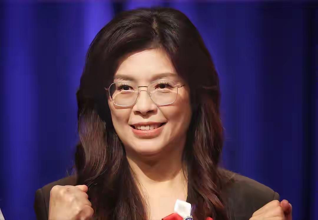 争端升级，郑丽文刚在南京吃晚宴，就遭绿营攻击，苏起判断没有错绿营的这波攻击，来