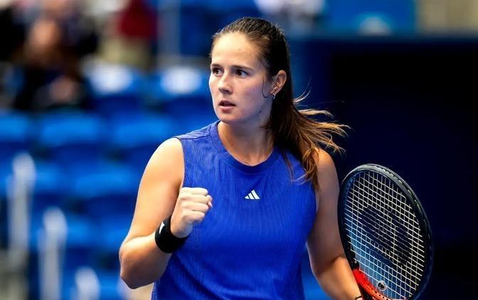WTA500女王杯首日战罢！卡萨金娜、费尔南德斯、维基奇纷纷“爆冷”出局！详细战