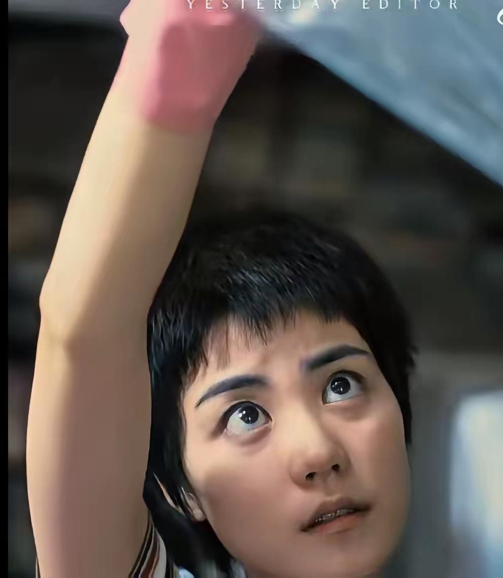 王菲给王家卫拍戏的时候，通常就拍一遍，拍完上面包车就走了。杜可风说她更在意能量本