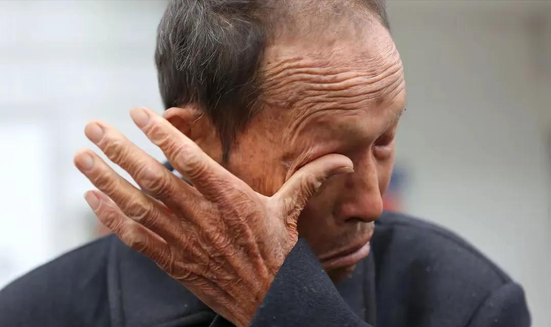 现在农民的养老金确实少了点，让国家突然拿一大笔钱出来把农民养老金补上去，好像也不