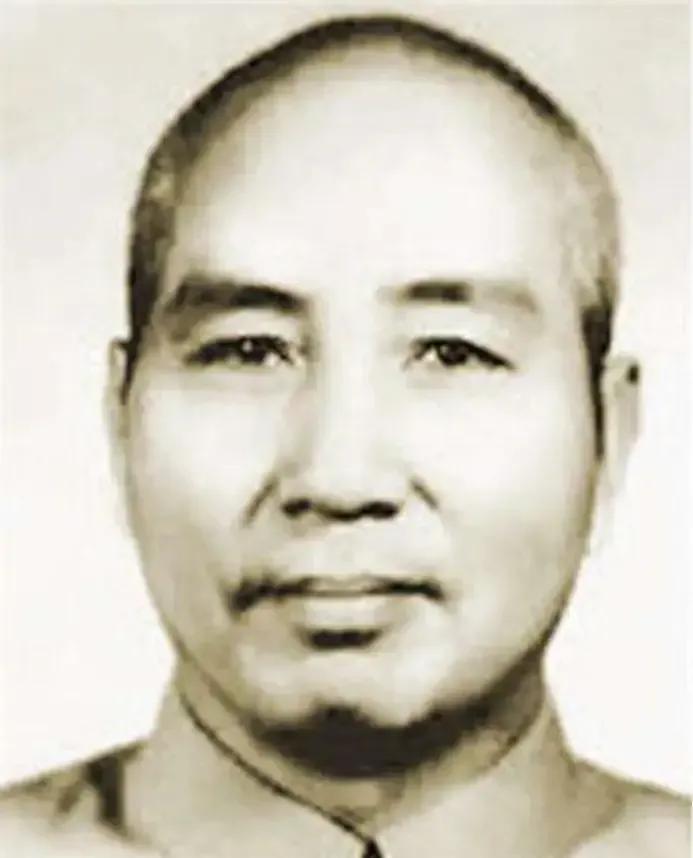 1934年，地下党员王同兴家里来了两个陌生人，他们说着接头暗号，邀请王同兴去开会