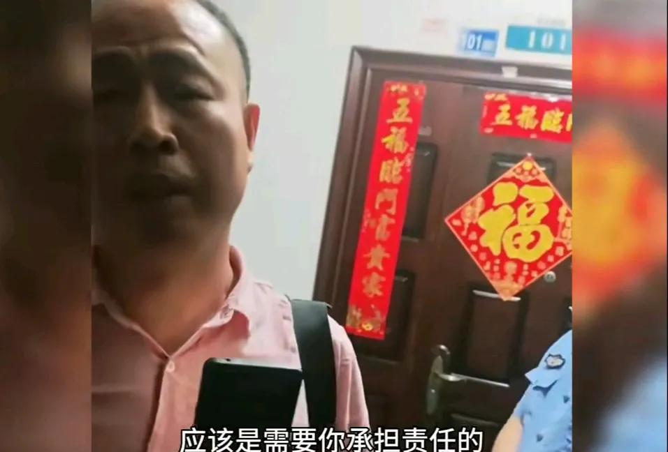 杨景媛到底有什么后台不清楚，三更半夜几个人带着帽子叔叔登门造访举报者暂且不论谁对