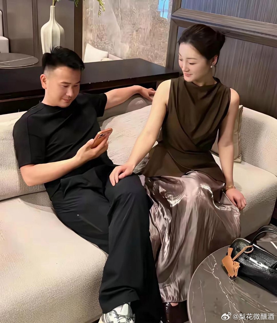 陈亚男满眼都是现任