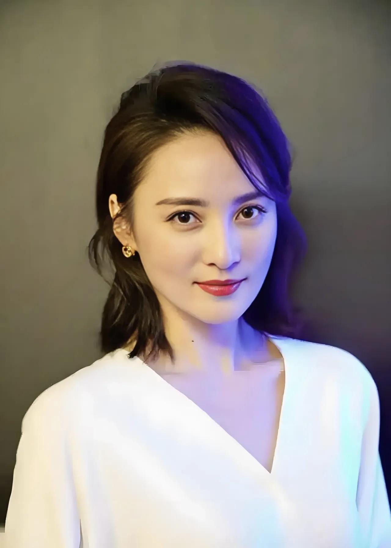 蒋勤勤说，我长得这么漂亮，当年也是引起了校园轰动，可我人生最大的遗憾，就是两个儿