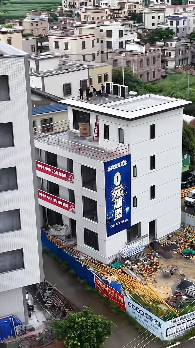 整个村就这两栋新建的房子比较高，一栋四层，一栋六层，按有关规定，农村的自建房最高