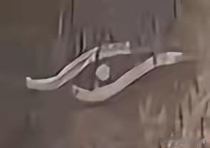 越琢磨越觉得后背发凉，那个所谓的“大地之子”雕塑，真不仅仅是“丑”那么简单。