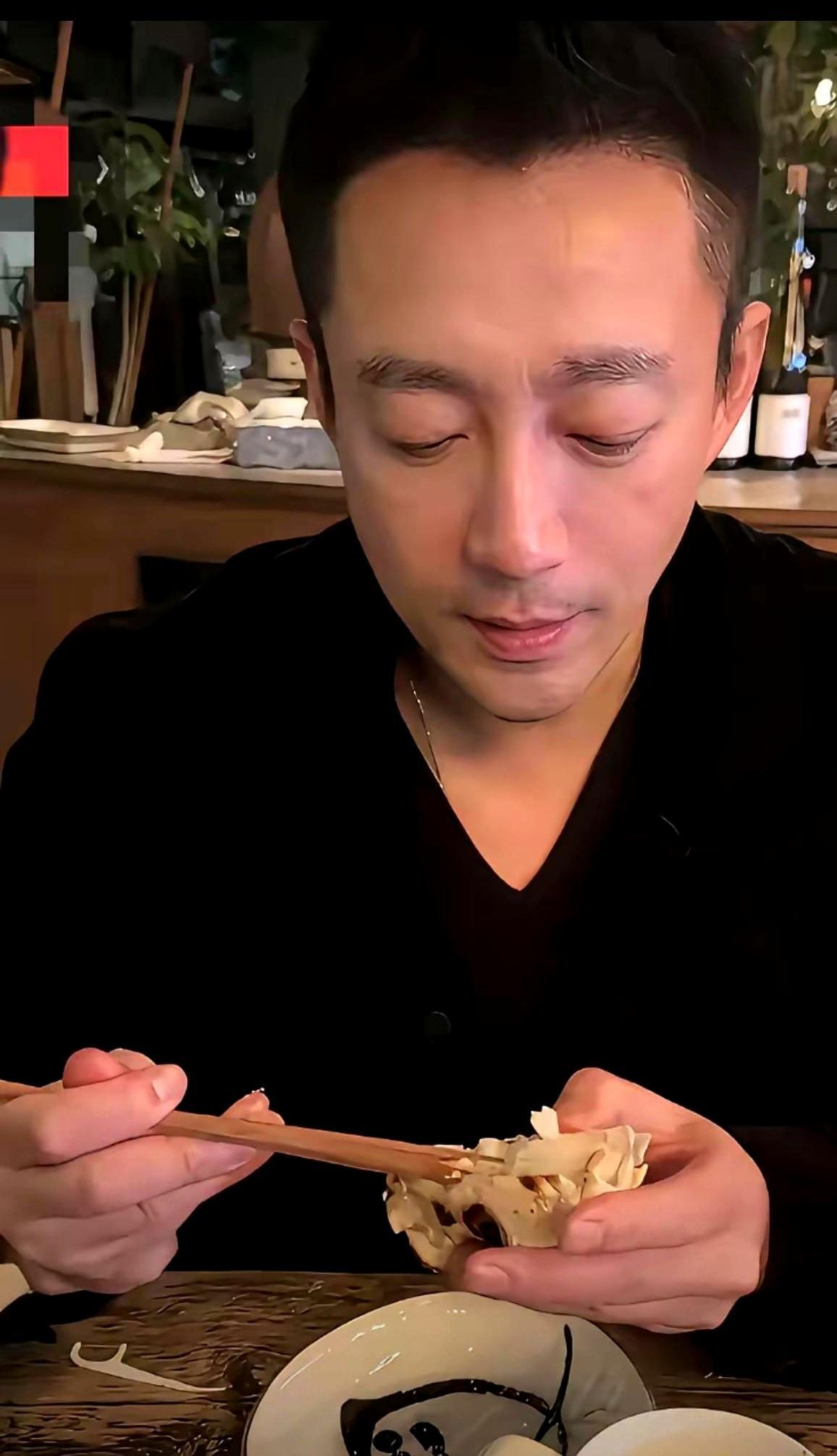 四十多岁，才第一次过上真正团圆的年。张兰病刚好，就飞去了台北。前夫、待产的马