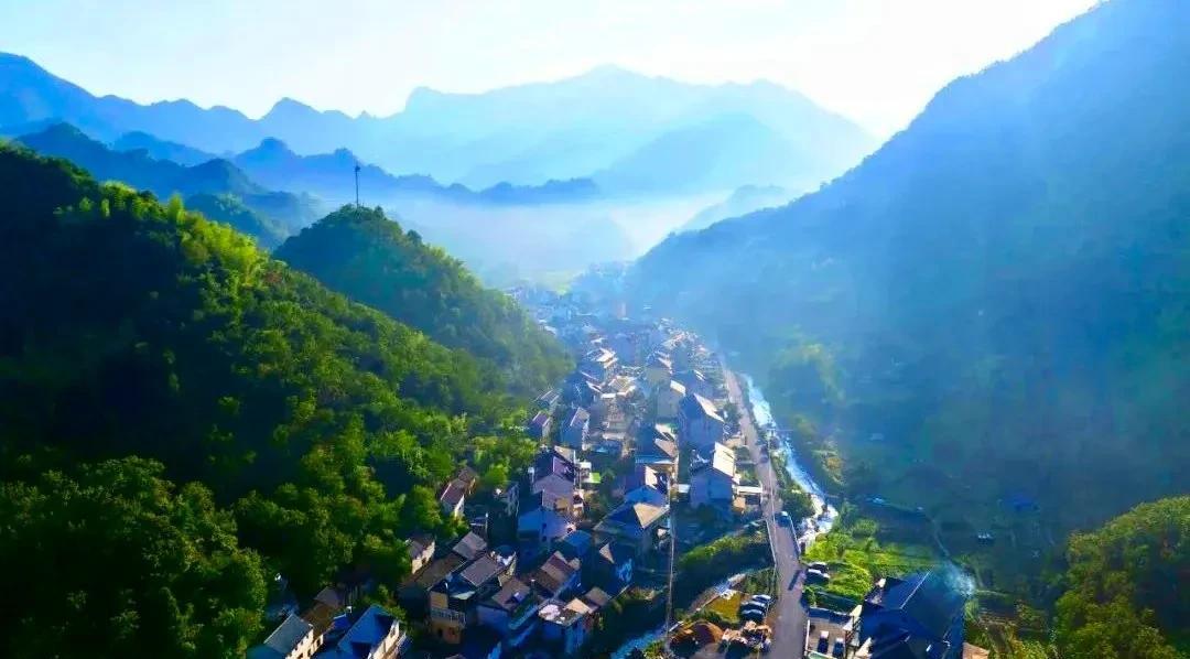 浙江乡村旅游可以说排全国第二，没有哪个地方可以排第一。这些年走
