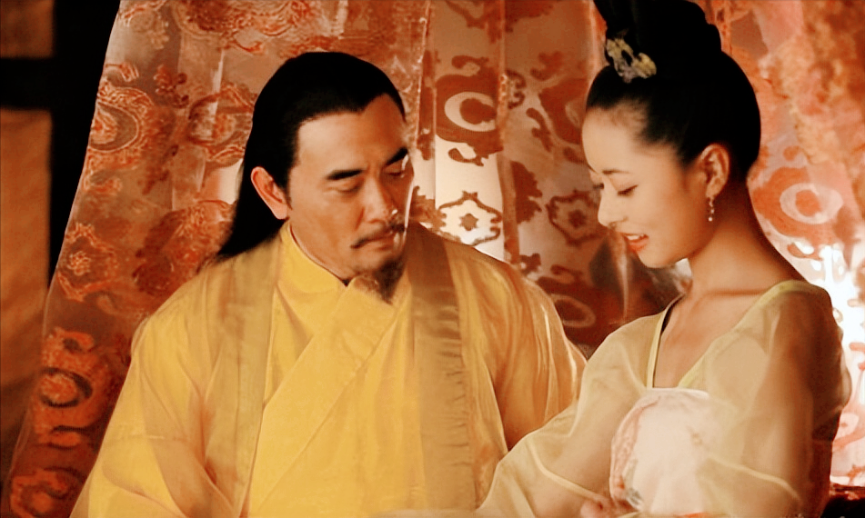 公元1561年，嘉靖帝喝醉了酒，召幸13岁的小宫女尚氏。玩到尽兴时，尚氏在帐子里