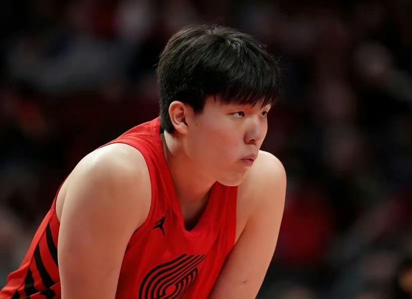 有一说一，今日杨瀚森和雷诺的表现堪称卧龙凤雏！杨瀚森：20岁，中锋，25届