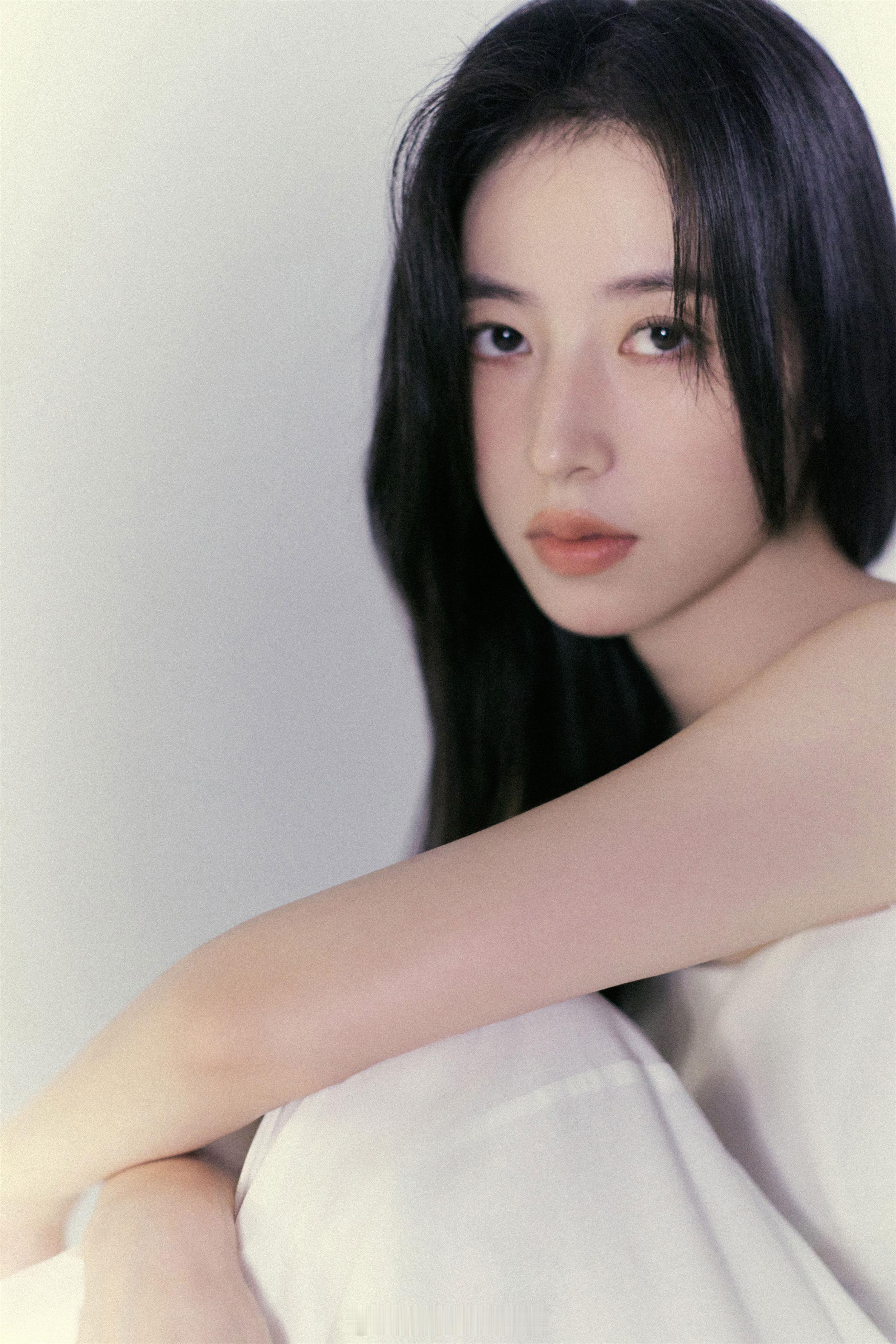 周雨彤白裙曼妙柔美​​​