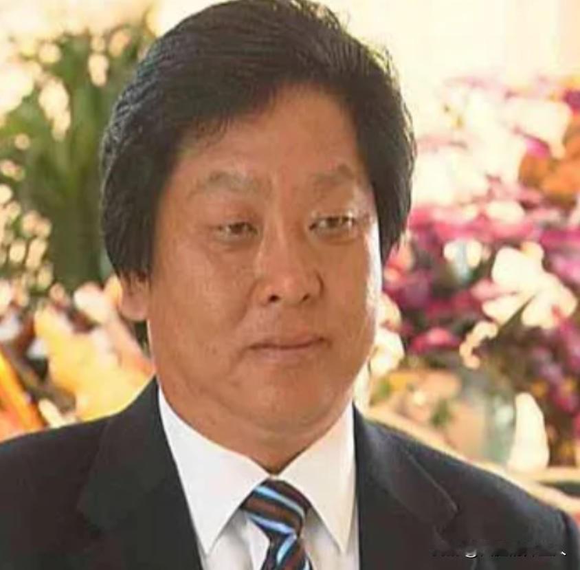 1996年，梁希森带着施工队接下北京“玫瑰园”别墅项目，垫资7000万后，开发商