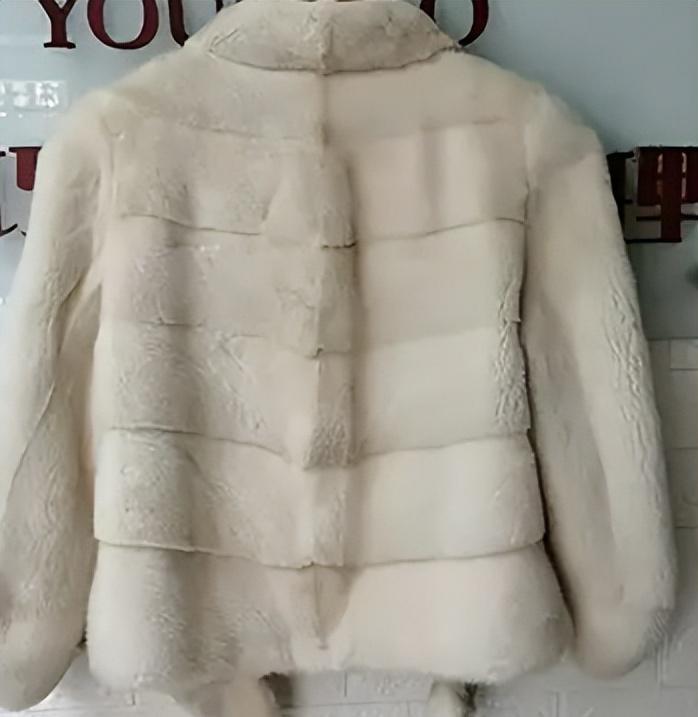 貂皮大衣水洗退货后续：店主驱车300里，警方介入，买家身份被扒女店主卖貂皮大衣