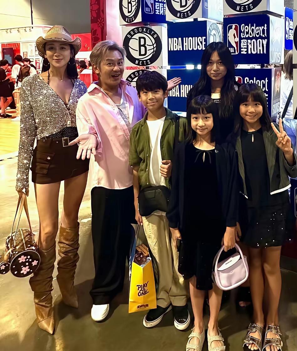 明星们的全家福能把日子过好的他们都是人生赢家