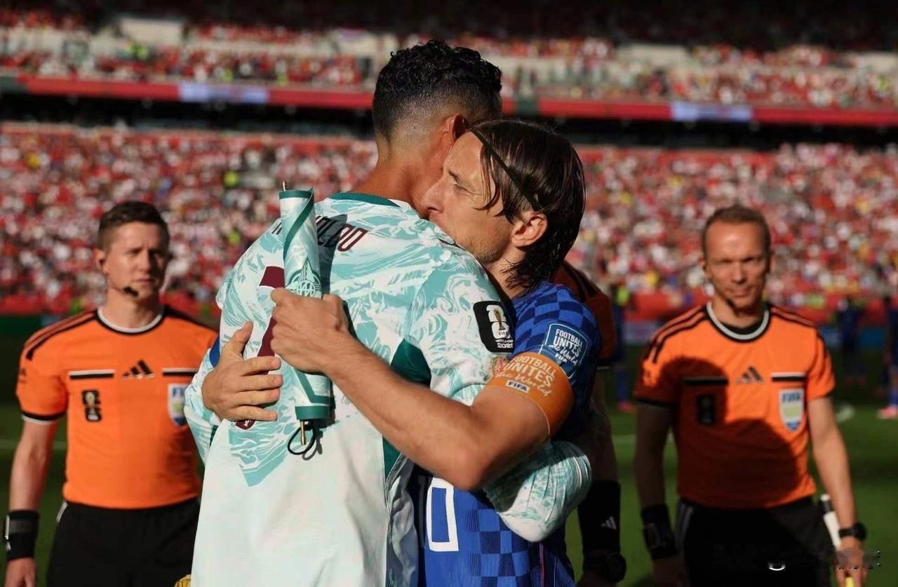 CR7&魔笛聚于伯纳乌别于世界杯一代巨星落幕致敬🫡魔笛，昂首告别世界杯