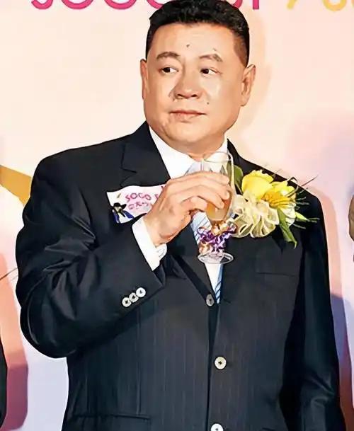 一段很现实的话：“男人离婚，如果你没钱，基本上就是孤独终老。二婚的女人，基本都是