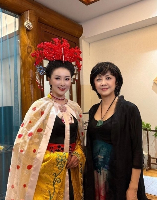 73岁朱琳永远是那个最美的女儿国国王，岁月从不败美人！​​​