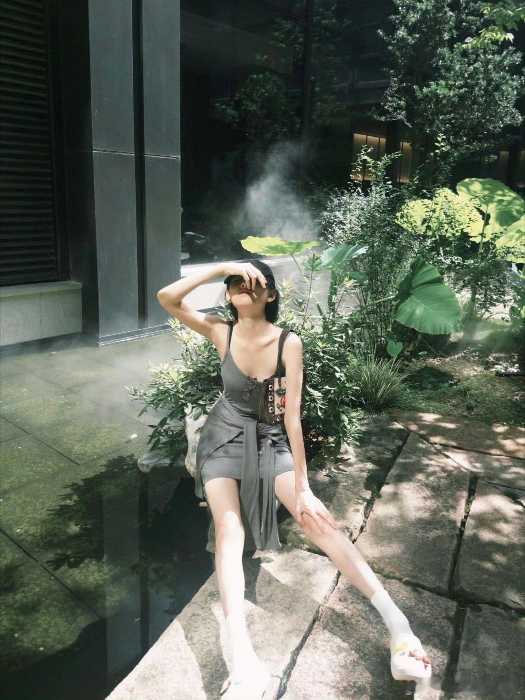 宋祖儿的腿还有谁没有看到宋祖儿的腿！太美了有没有！美女多多出来营业！​​​