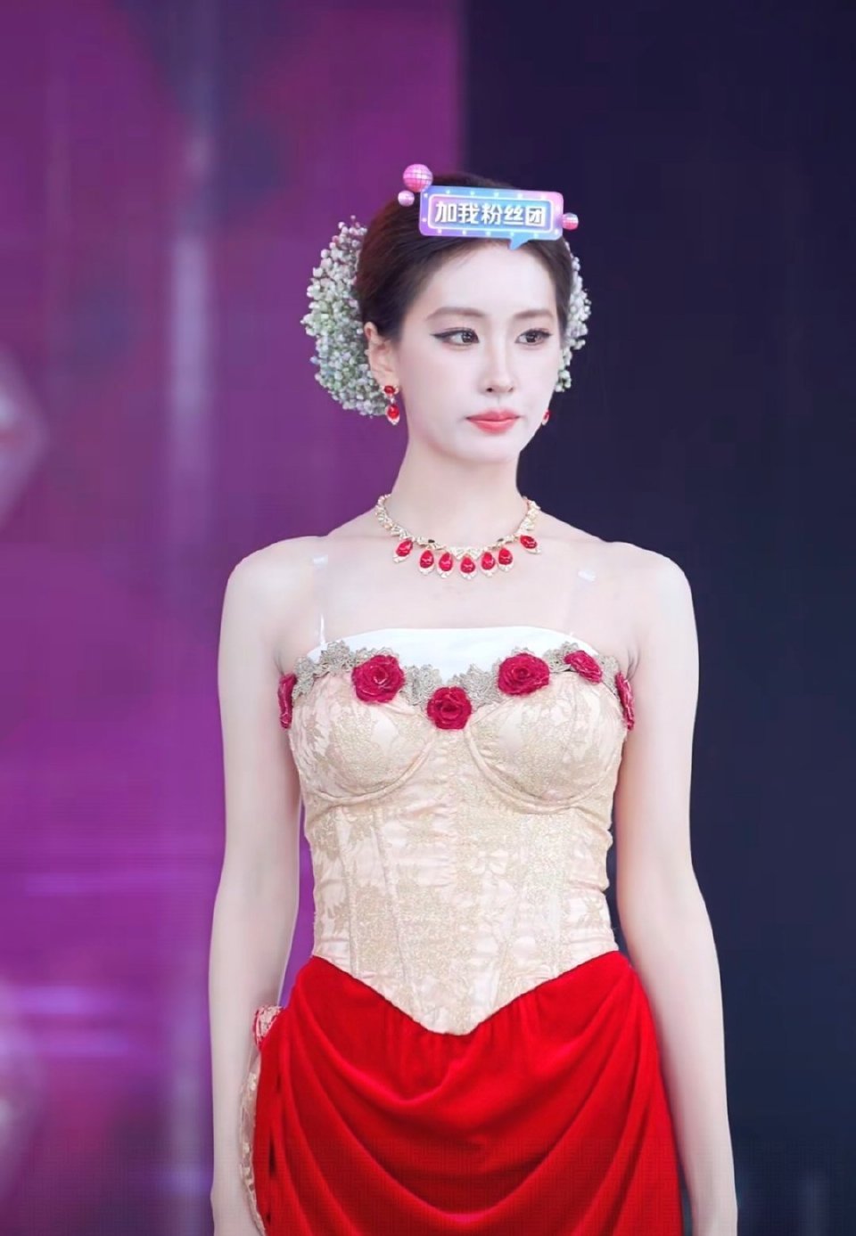 这个仿妆刘亦菲的团播，直接把满天星造型半永久了哈哈哈，不过流量确实蛮好的，直播间