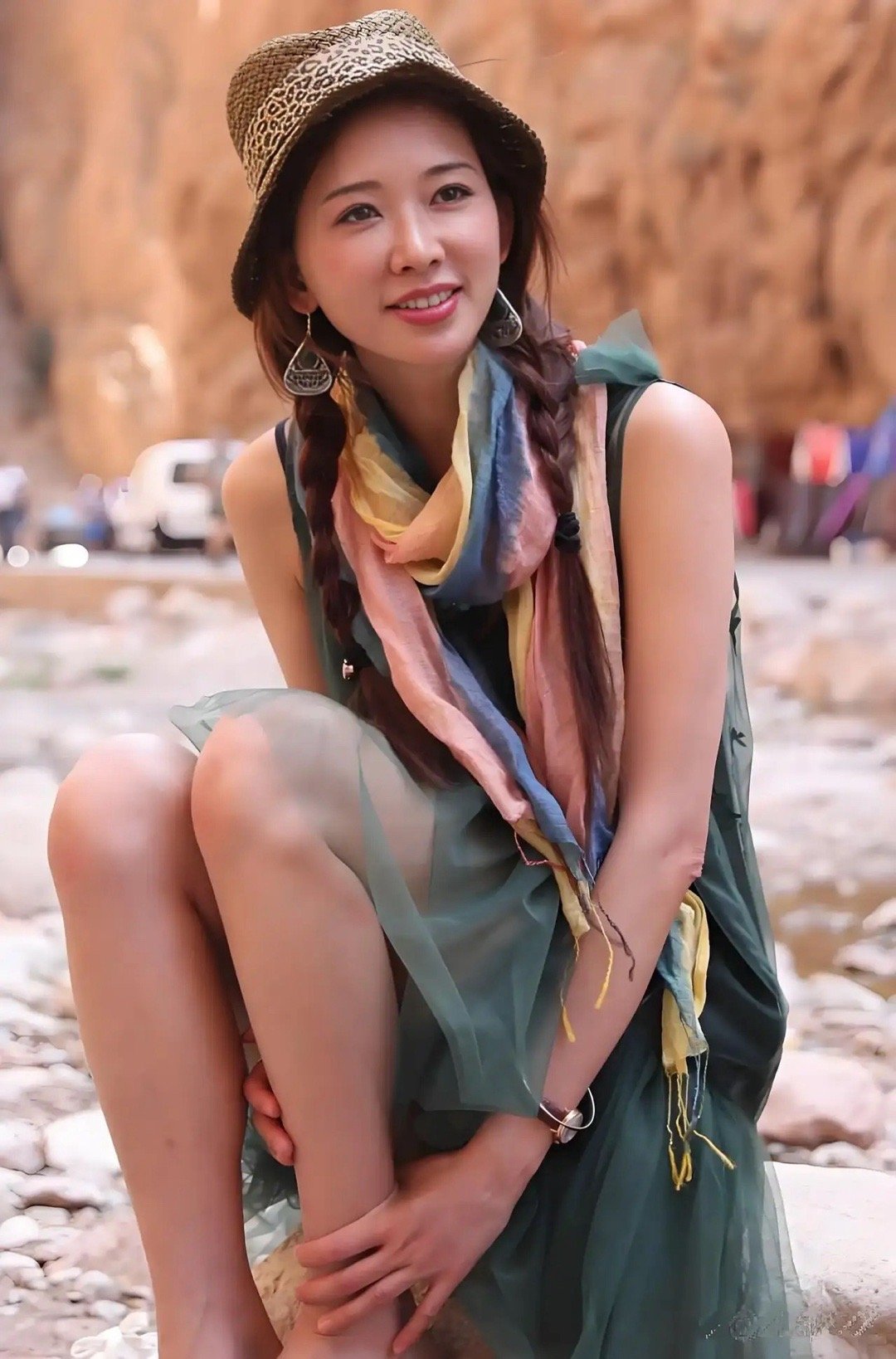 都说女人要活的聪明，可林志玲这聪明，真的用错了地方，聪明过了头，反倒成了蠢。她最