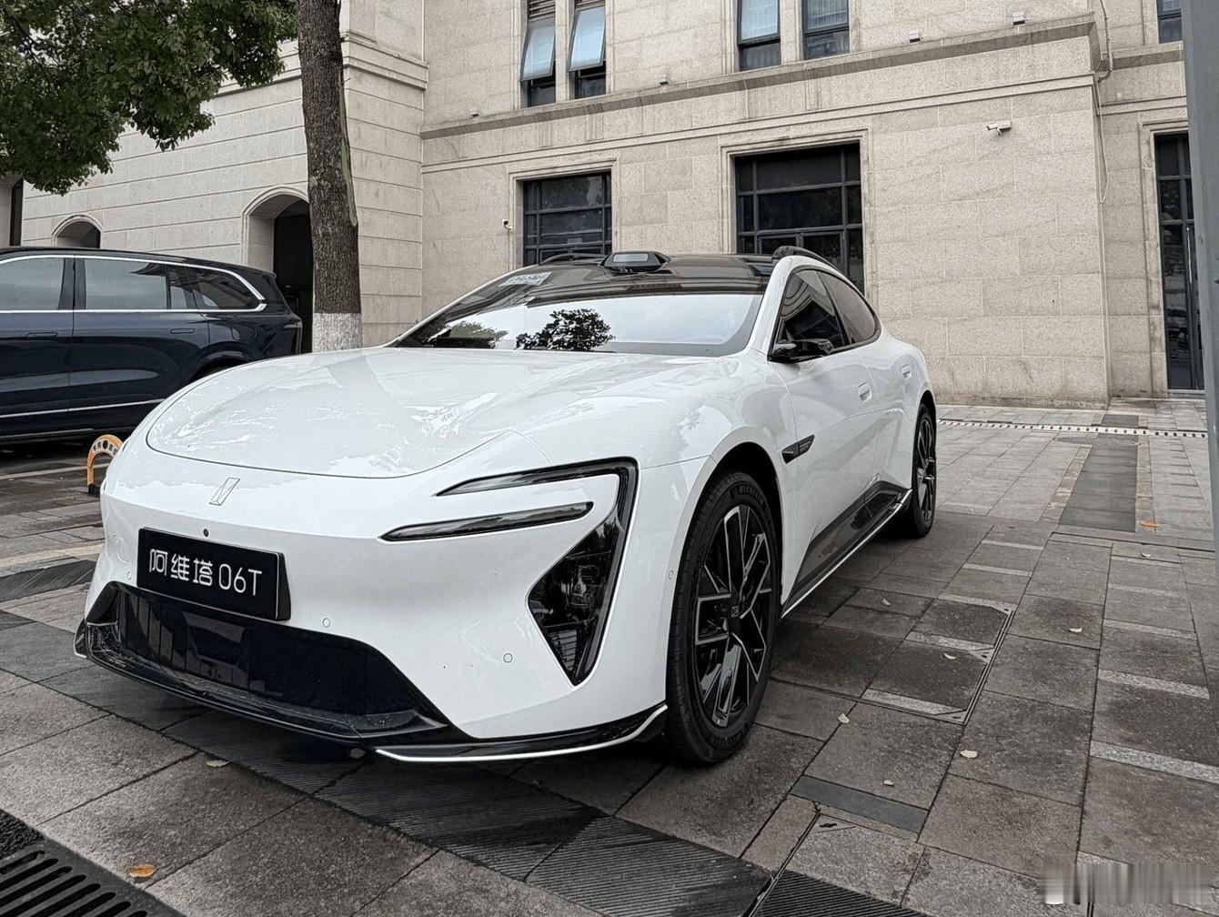 阿维塔06T将于4月8日开启预售，预售价22.99万-27.99万元，4月22日