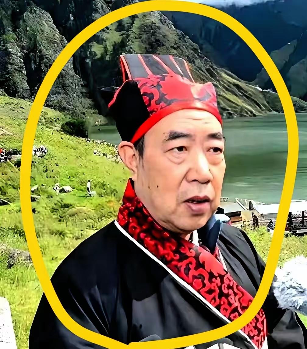 谁能告诉我这到底是为什么？鲁迅先生的贡献难道还没有贾平凹的大吗？前两天翻看侄