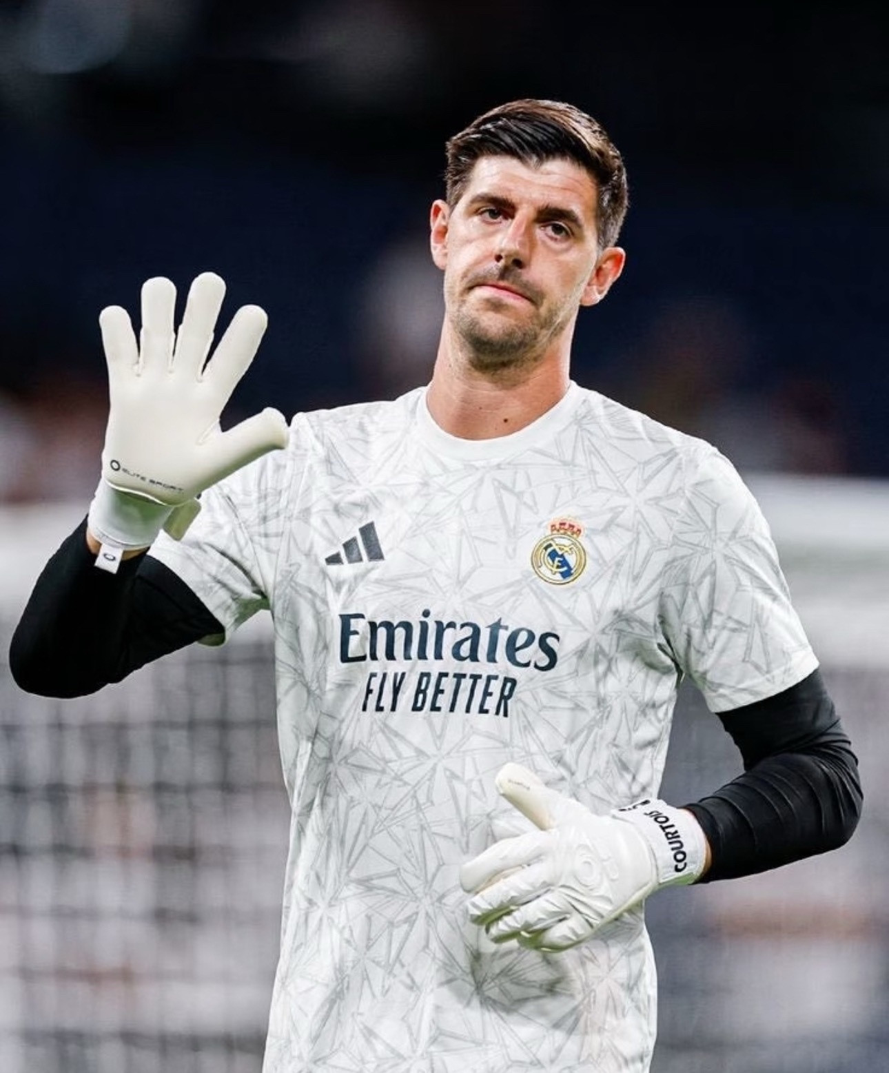 官宣！库尔图瓦伤缺6周无缘欧冠两战拜仁，皇马防线迎大考北京时间3月19日，皇马官