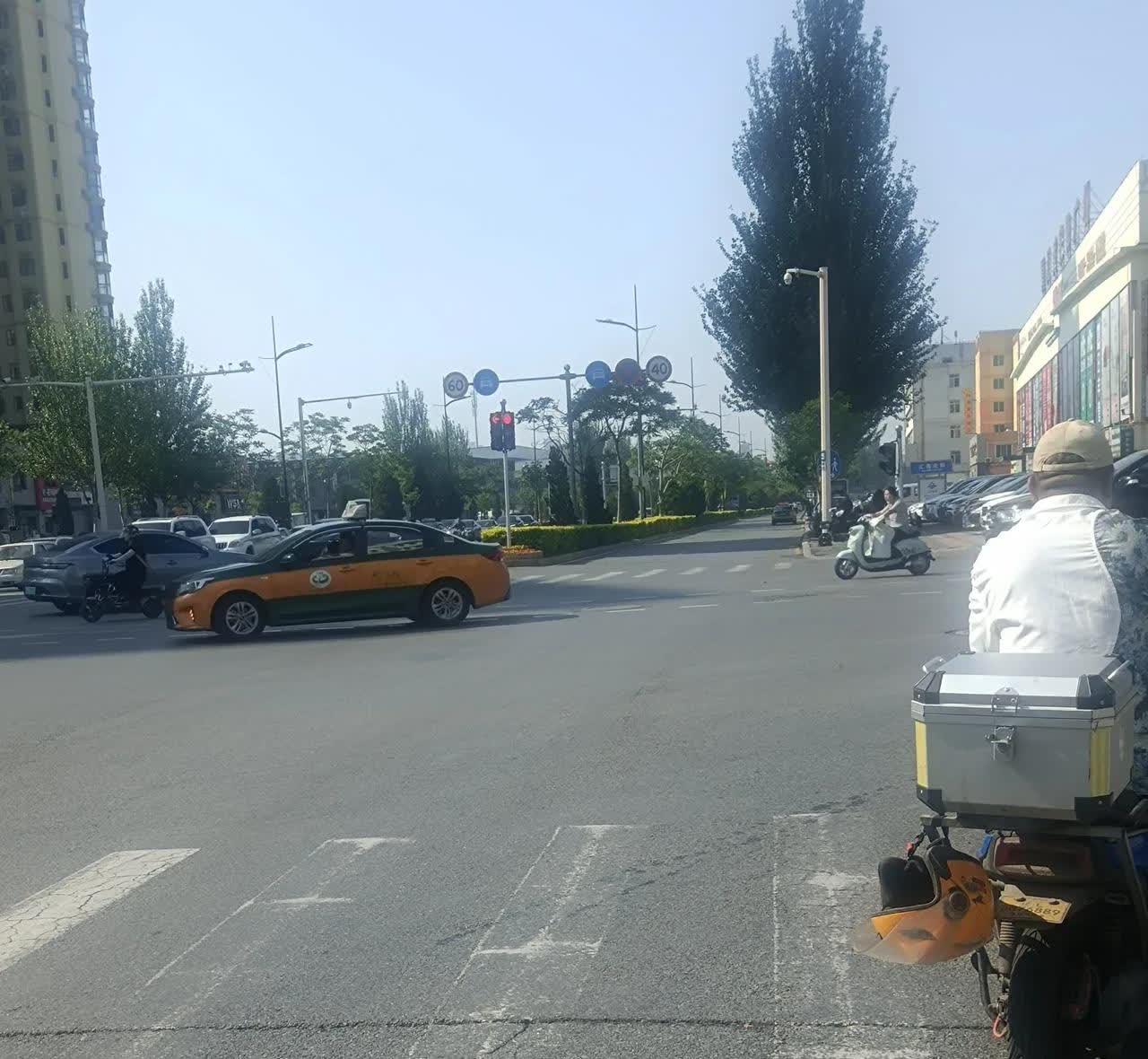 作为程序员，居然不买电车坚持买有车。跟一朋友聊天，我问他你在买个