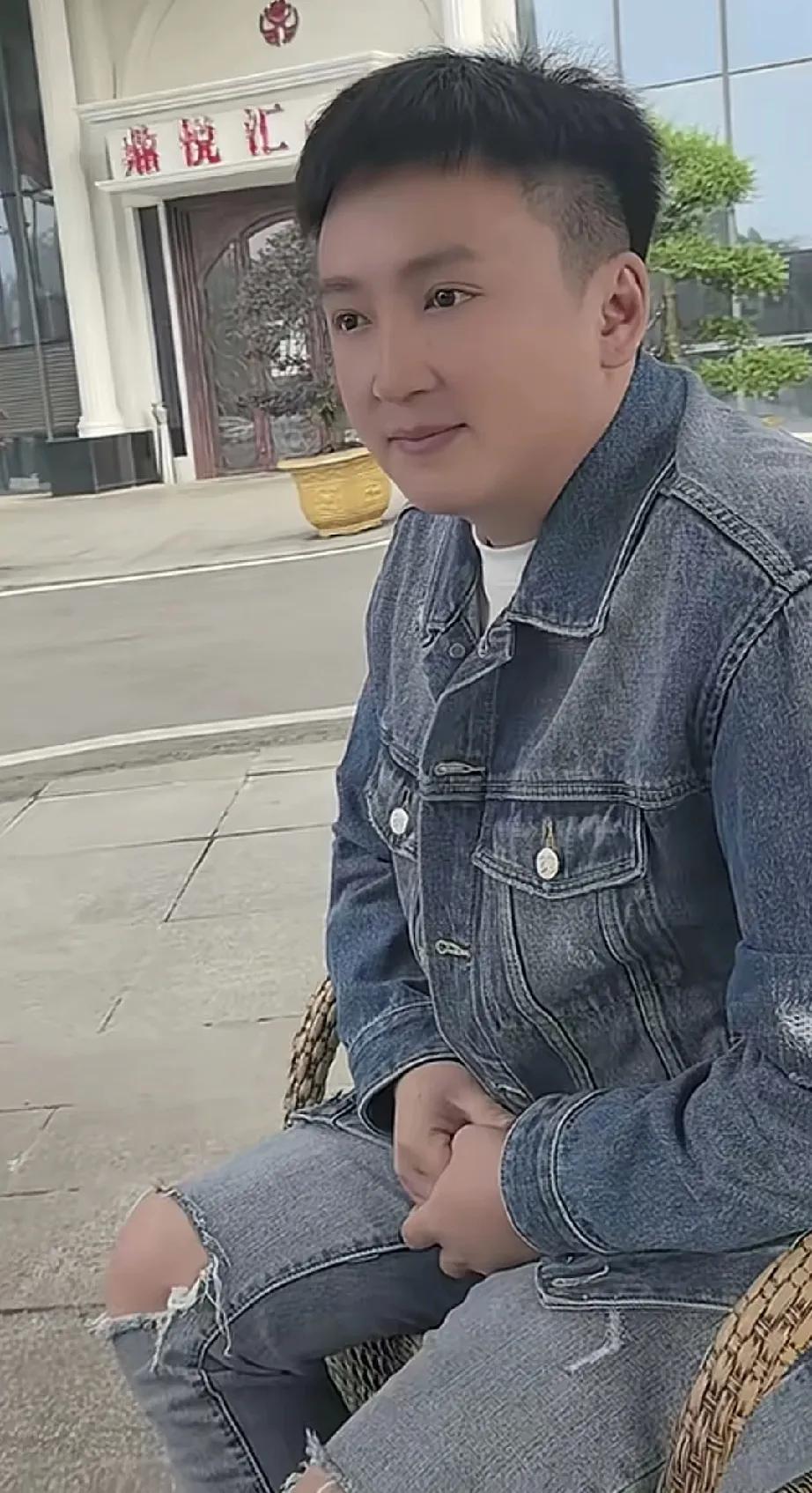 这大双理个这样的发型，怎么感觉越来越有点像个女人？还与喜梅真的有几分夫妻相啊，他