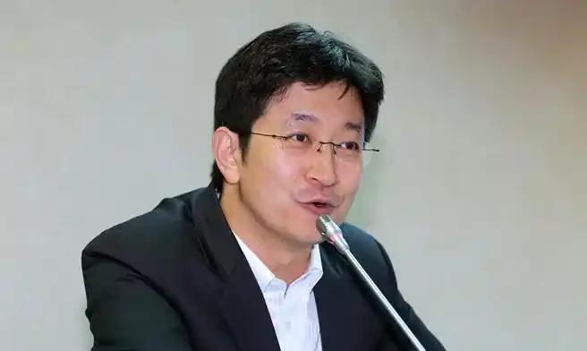 黄国昌怒批，蔡适应，恬不知耻黑道勾结事实确凿今却想否认最近台湾政坛又上演一出互