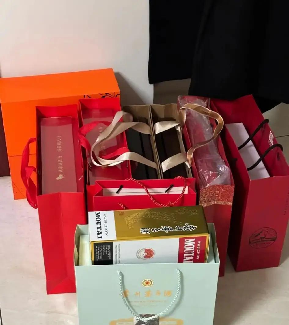 杭州一对准亲家刚谈完彩礼，女方隔天就托社区查男方家底，结果发现准公公因赌被拘过，