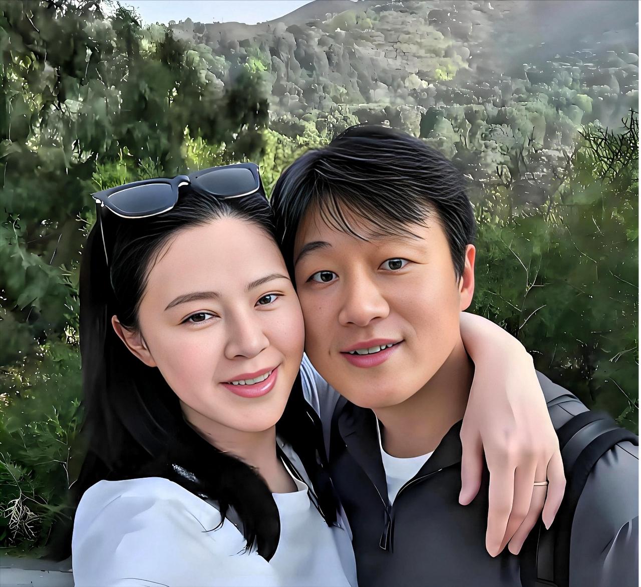 有人问佟大为，中年夫妻还睡在一起吗？他愣了一下，笑着说，何止睡一起。结婚18年，