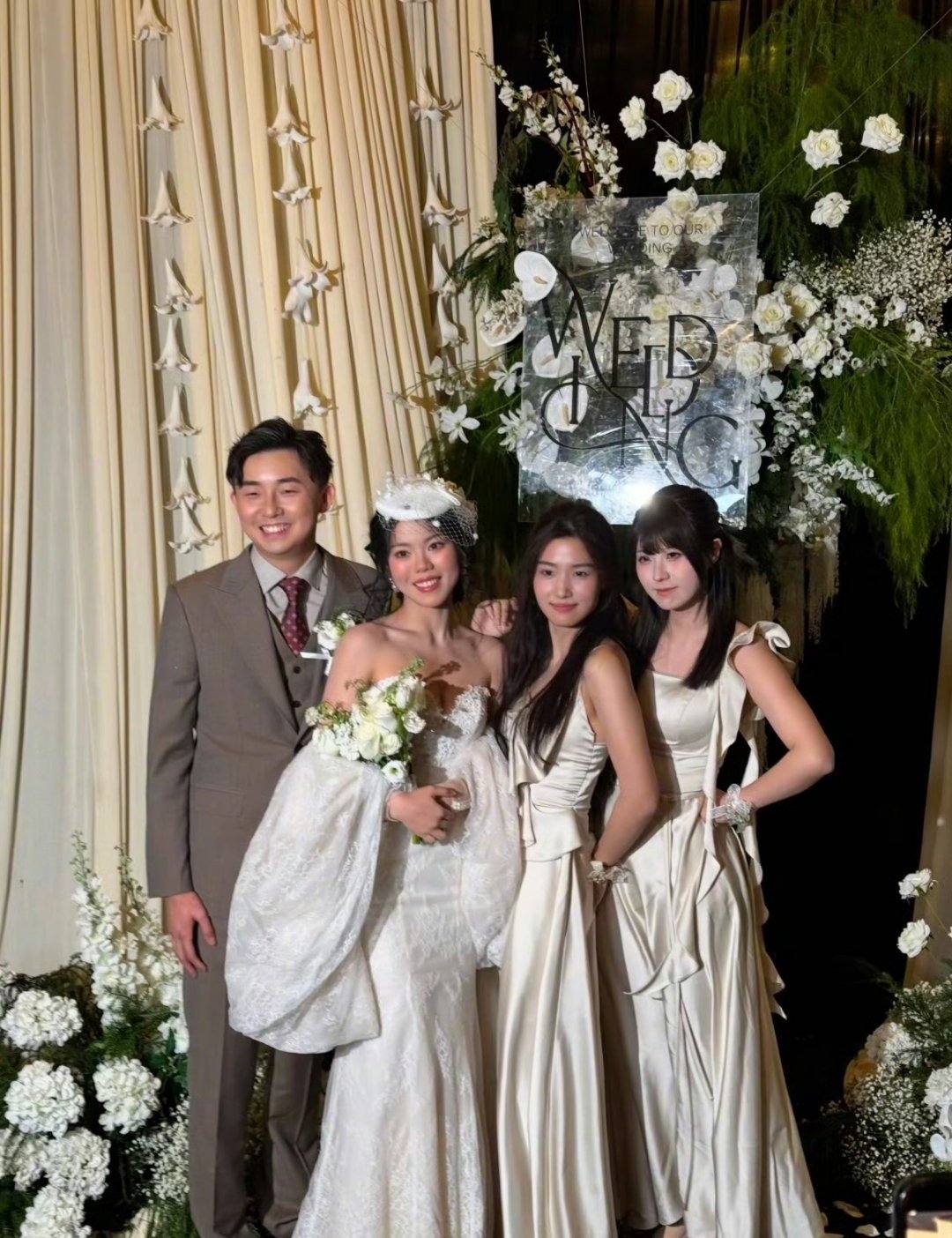 好友结婚，卢昱晓去当伴娘了