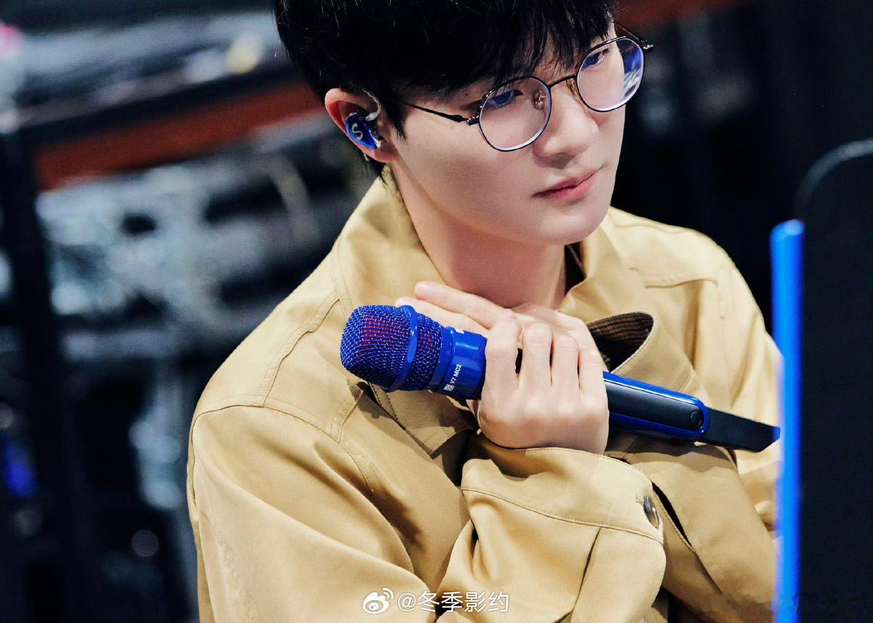 周深演唱会开票即售罄已成常态，手速大战太激烈！广州站即将开唱，赴一场与周深的双