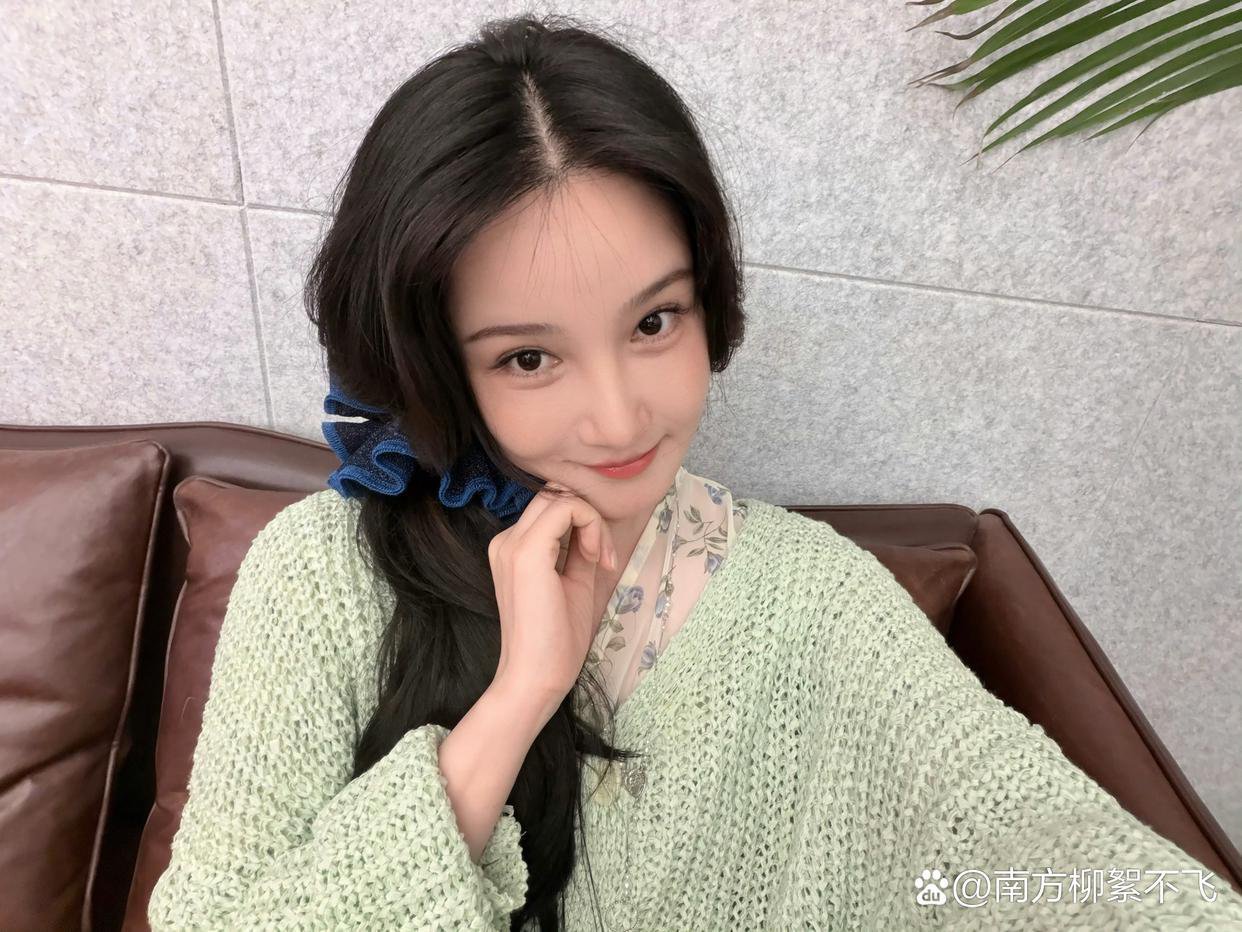 陈小纭又又又变脸了，这次属于大改，完全看不到从前的痕迹那种，乍一看以为换了个人！​