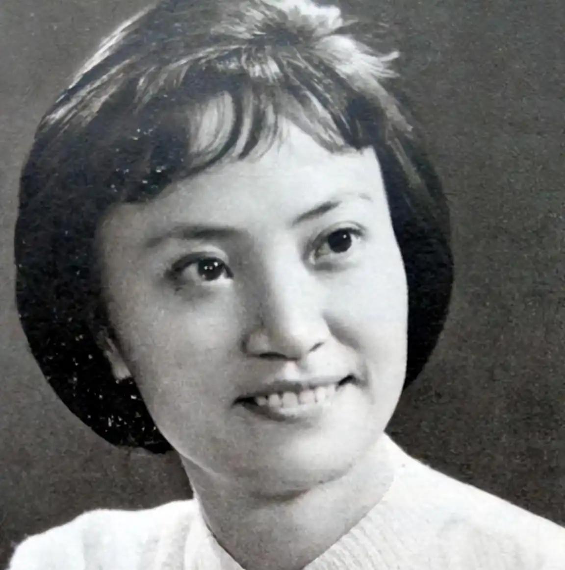 杨春霞在现代京剧《杜鹃山》里饰演党代表柯湘，她一出场，不知让多少男人为之倾倒。她