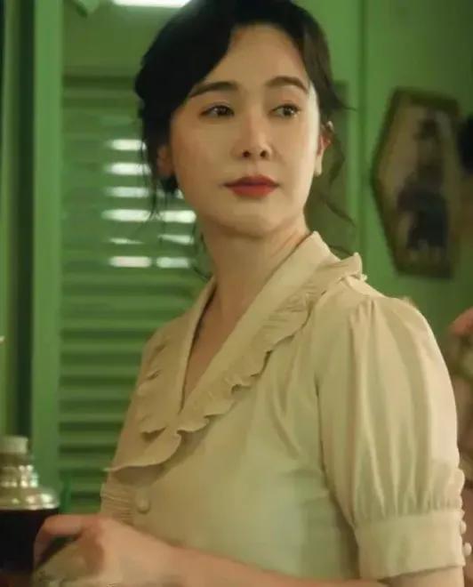 追剧《扫毒风暴》据说剧中左小青饰演的王菊花，是钱漪饰演的大毒枭莫康的女儿。