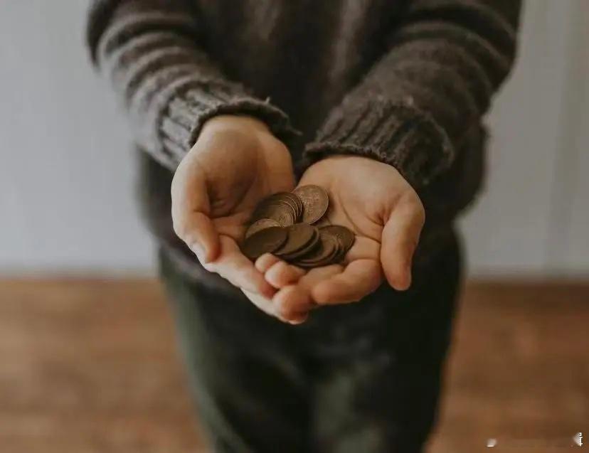 今天看到一个特别微妙的变化：工行把三年期大额存单的起售门槛，直接提到了100