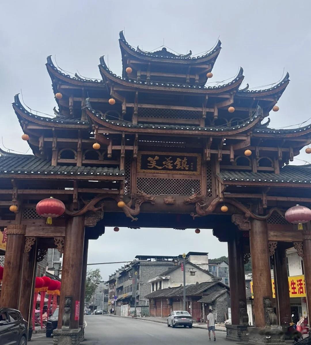 去了湖南省永顺县芙蓉镇，上当了，到处是坑，体验很差。景区小得离谱，门票售价10