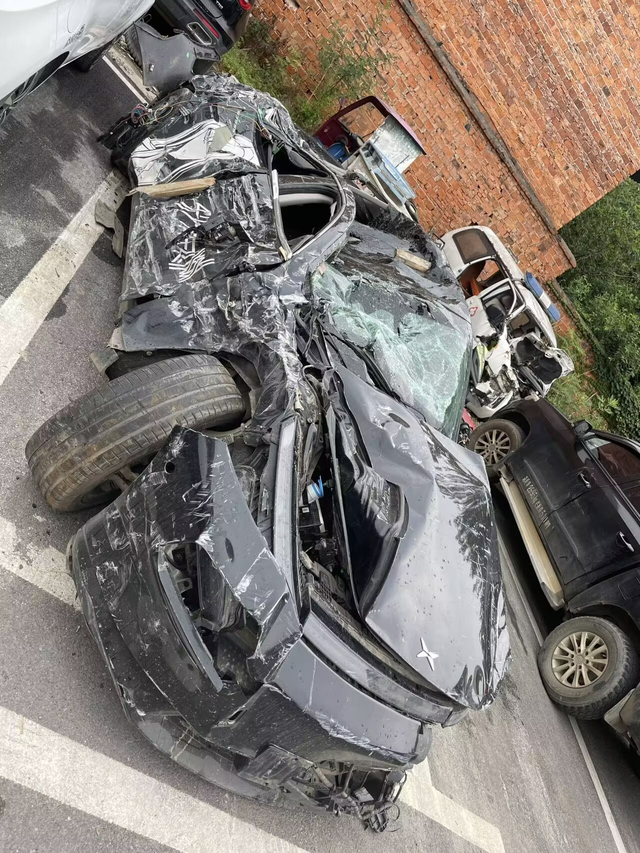 买小鹏多安全一、小鹏p7和半挂车120时速相撞，小鹏车主安全。二、车型全部变