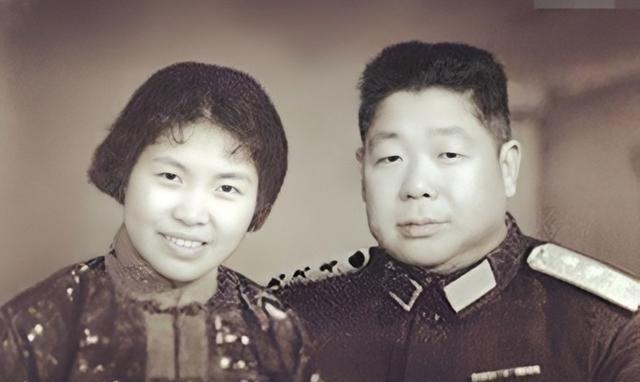 1949年，陈赓带着“妹妹”来到陈锡联的指挥部，陈赓说：“胖子！你看我妹好不好看