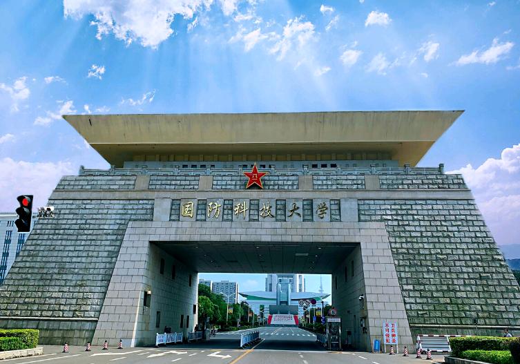 随着年龄的增长，我如今终于能够深刻理解：国防科技大学为何要选址在长沙、扎根三湘大