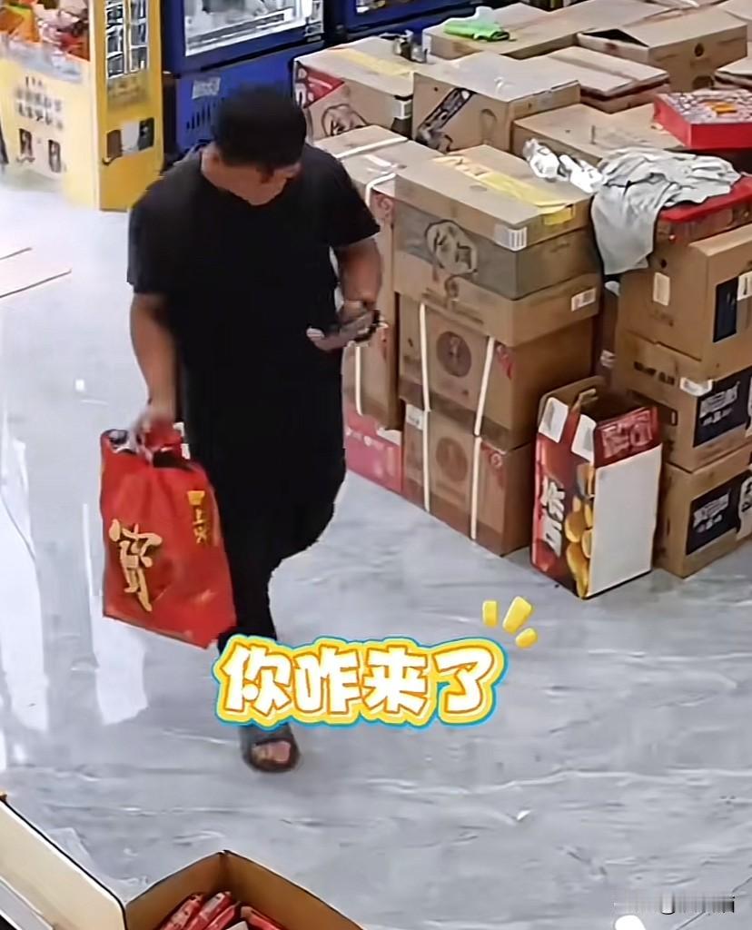 陕西西安，23岁小伙外出打工回老家中转时想起隔壁村的阿姨在这座城市开店，他改道来