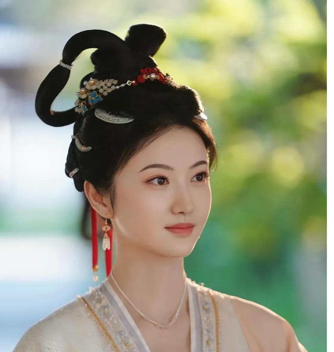 同样是重生文，《似<em>锦</em>》和《<em>九重</em>紫》哪个更好看？《<em>九重</em>紫》我觉得故事一般，但是