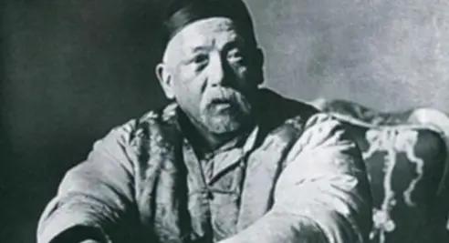 民国时期，据袁世凯贴身侍卫陶树德回忆：袁世凯每天5点起床后，先喝鸡汤、牛肉汤开胃