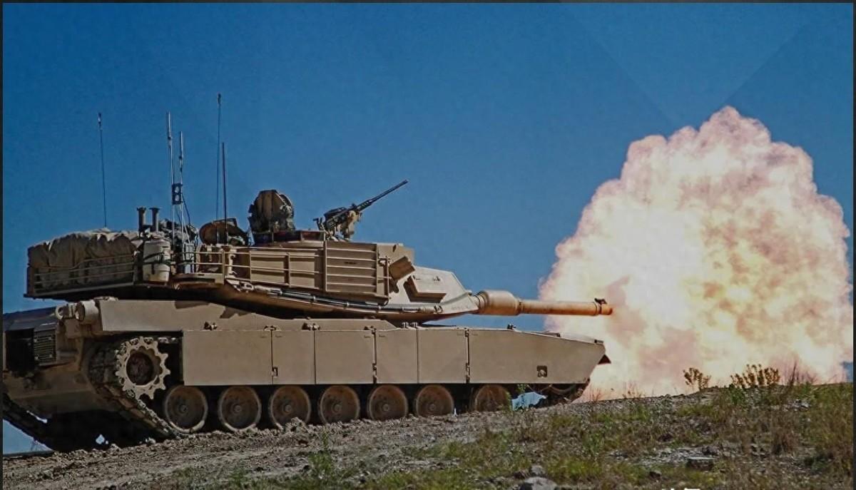 天还没亮透，台北港就突然戒严了！宪兵警察乌泱泱一片，把整个港口围得水泄不通。一艘