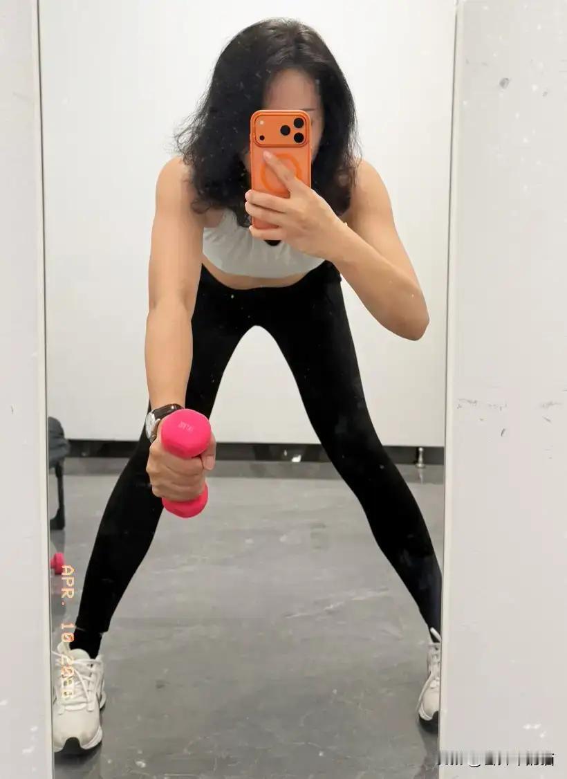 汗水换不来“铠甲”？揭开女性增肌难的残酷真相，这才是顶级的养生！诸位朋友，今