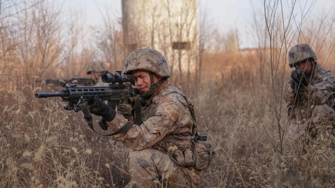 新大8轮应该排到他们了吧？陆军81集某旅在塞北某训练场展开了一场装甲步兵分队全要