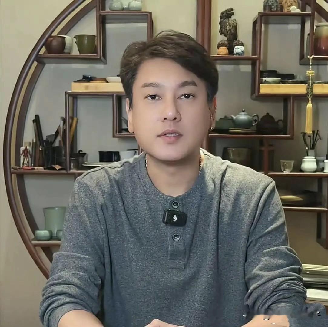 很多网友认为朱孝天不适合在娱乐圈，情商让人着急，我有不同的看法！12月23日，