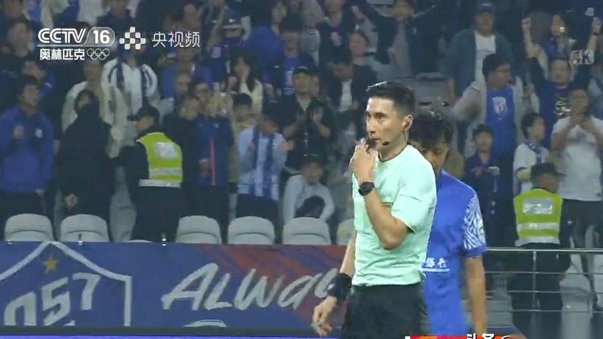 补时4分钟。时间一到，哨就响了。多10秒，真的一秒都不给。那一瞬间我都看愣